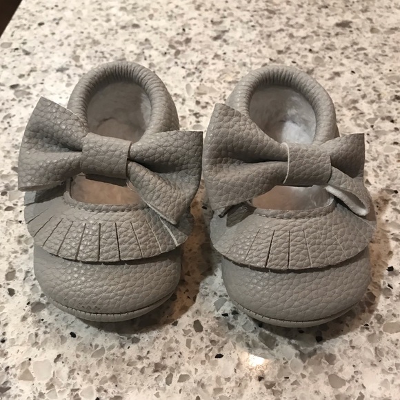 delebao Other - Delebao NWOT fur lined baby moccasins